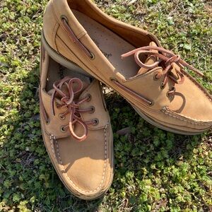 Classic Rockport size 10 1/2 Tan Boat Shoes